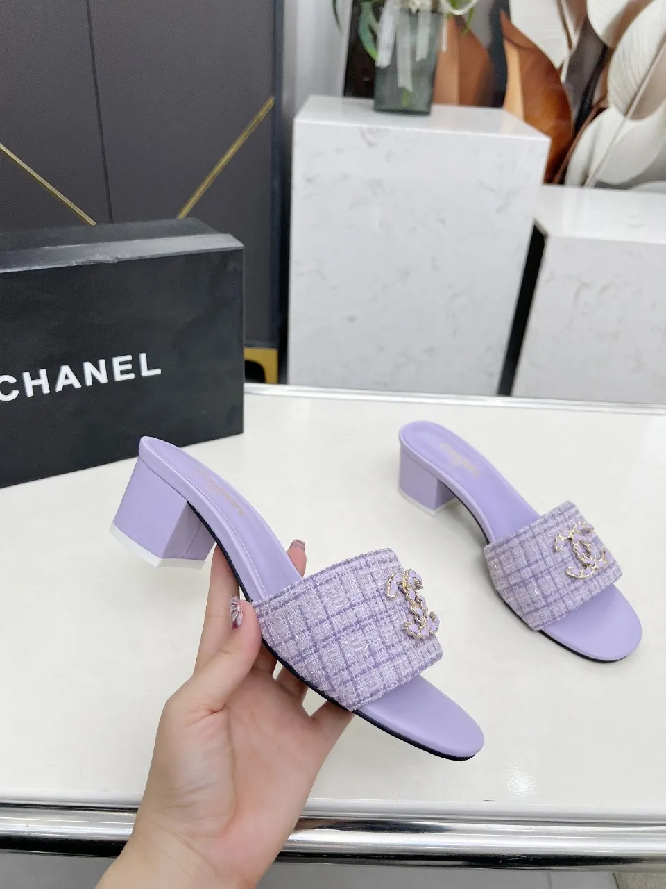 👟👟Ex-factory price 380👟👟 Genuine leather sole +30 chanel Chanel 2024 new slippers🔥🔥 Official website counter, fabric sheepskin, lining sheepskin, foot pad goatskin, 3 colors optional, size 35-42, genuine leather sole +30